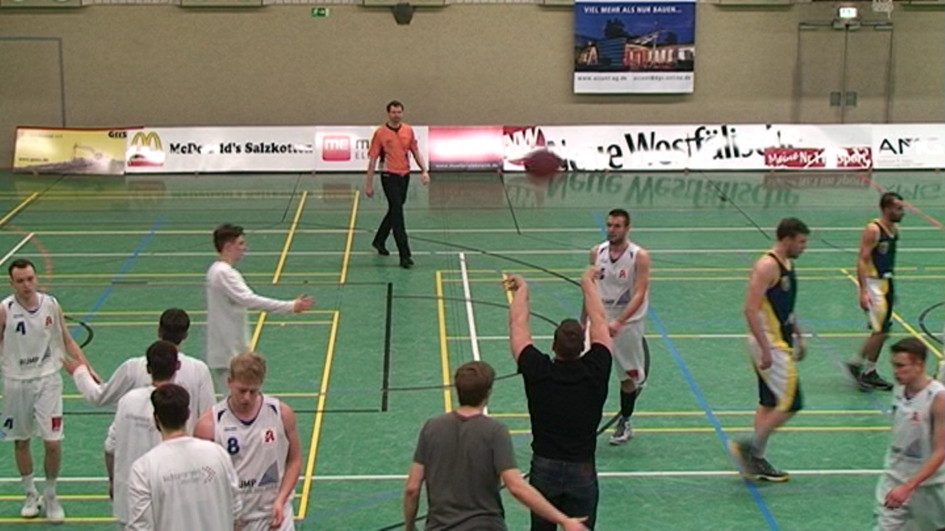 Basketball: Accent Baskets vs. Hagen