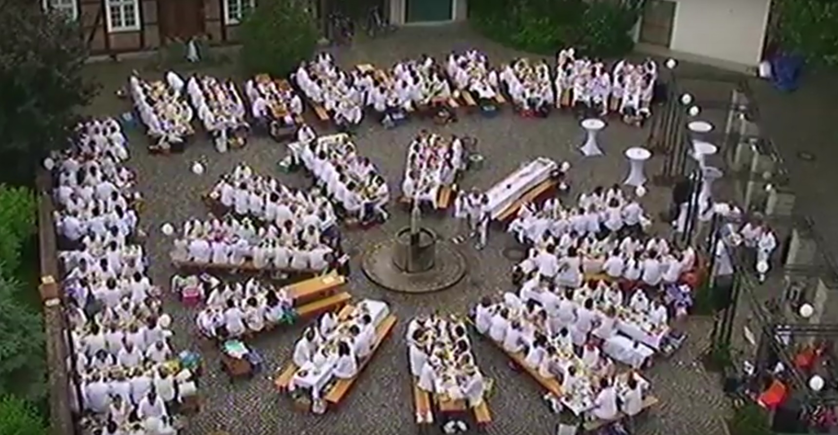 Zeitsprung: Erstes „Dinner in weiß“ 2013
