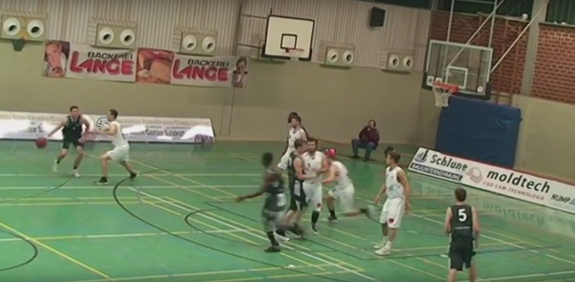 Basketball Accent Baskets  vs. Telekom II