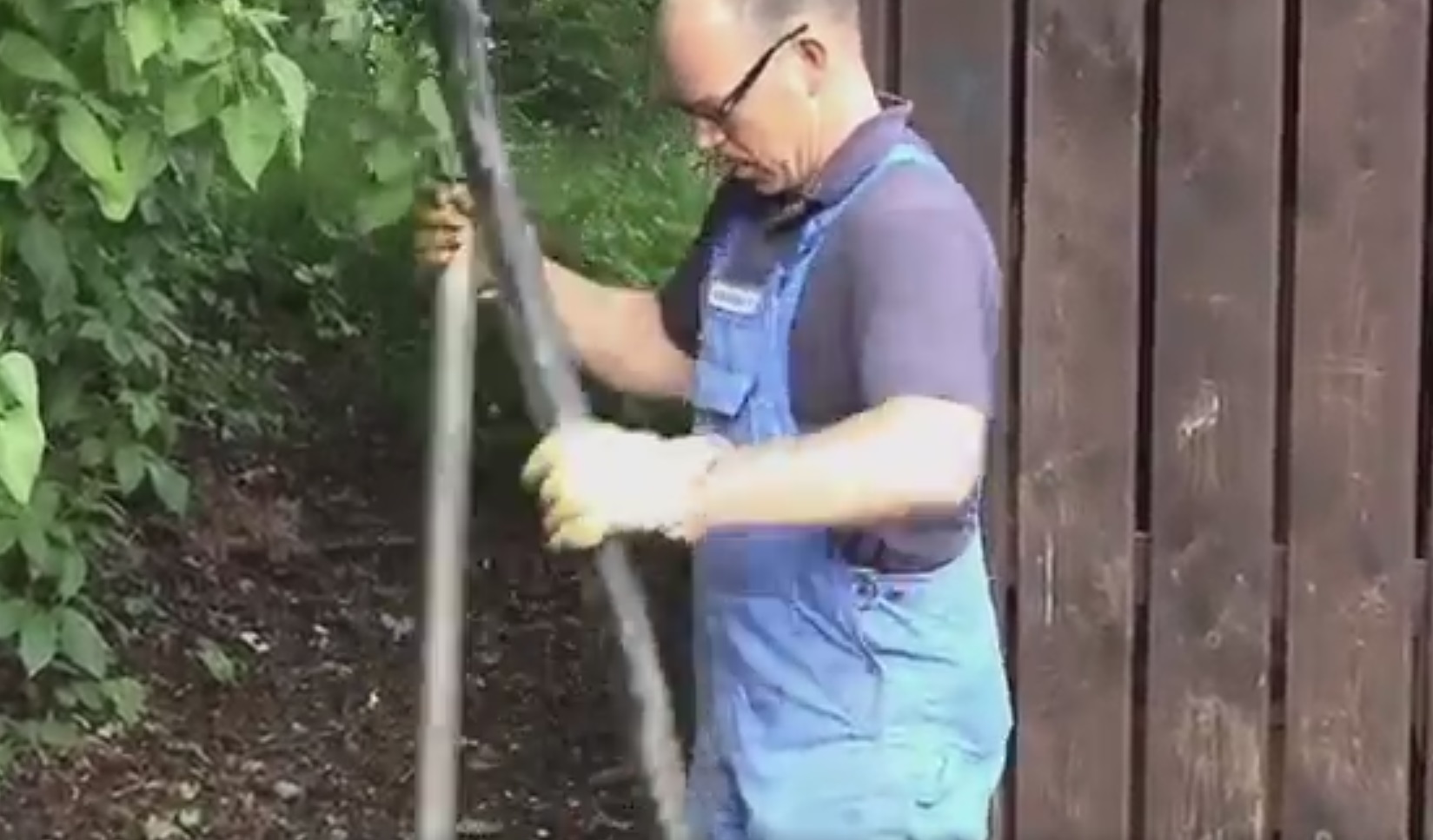 Unser heimlicher Internet-Star: Brunnenbau für den Schulgarten