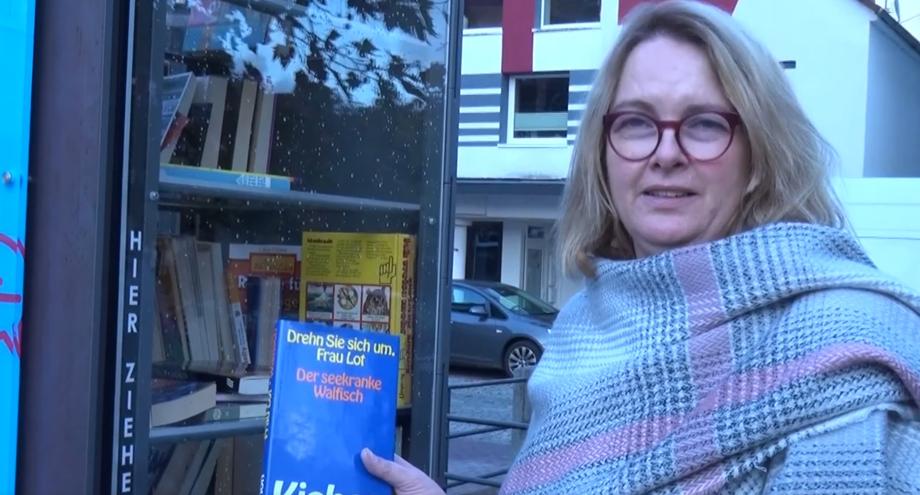 Bücherschrank auf dem Marktplatz