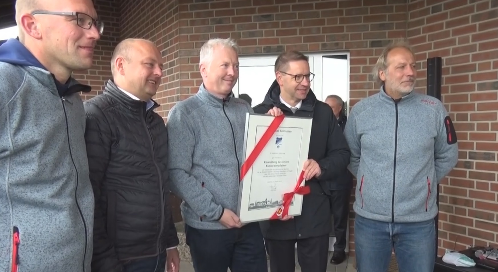 Kunstrasenplatz in Upsprunge eingeweiht