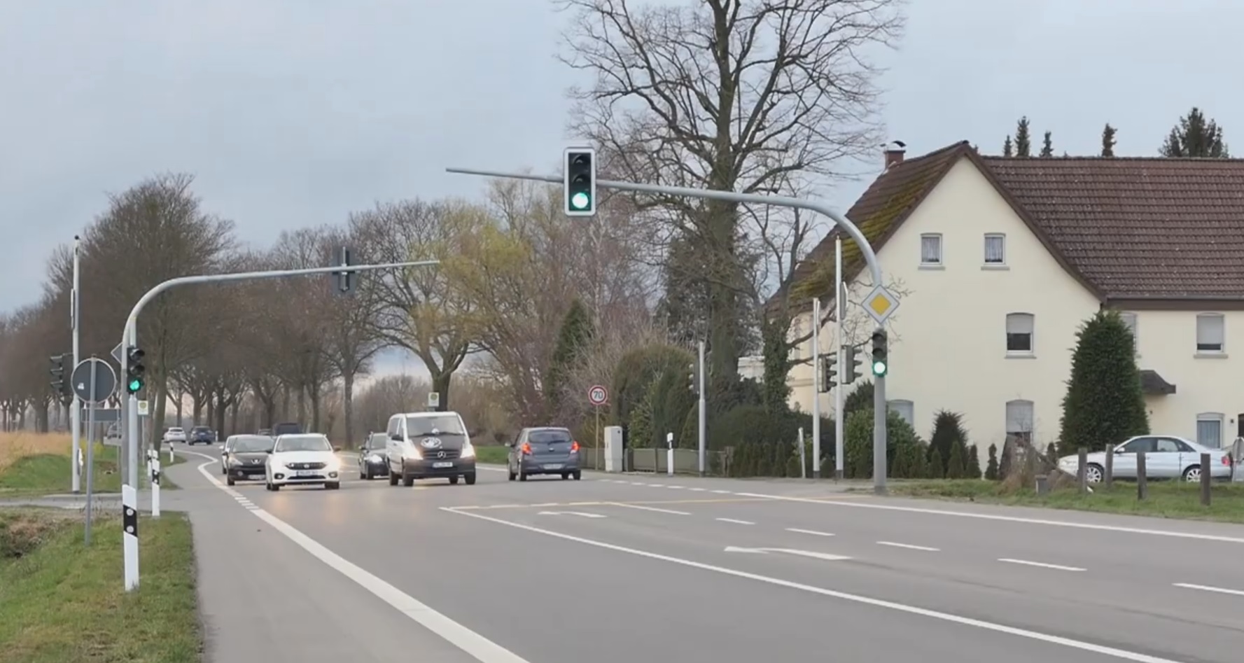 Kreuzung endlich mit Ampel!